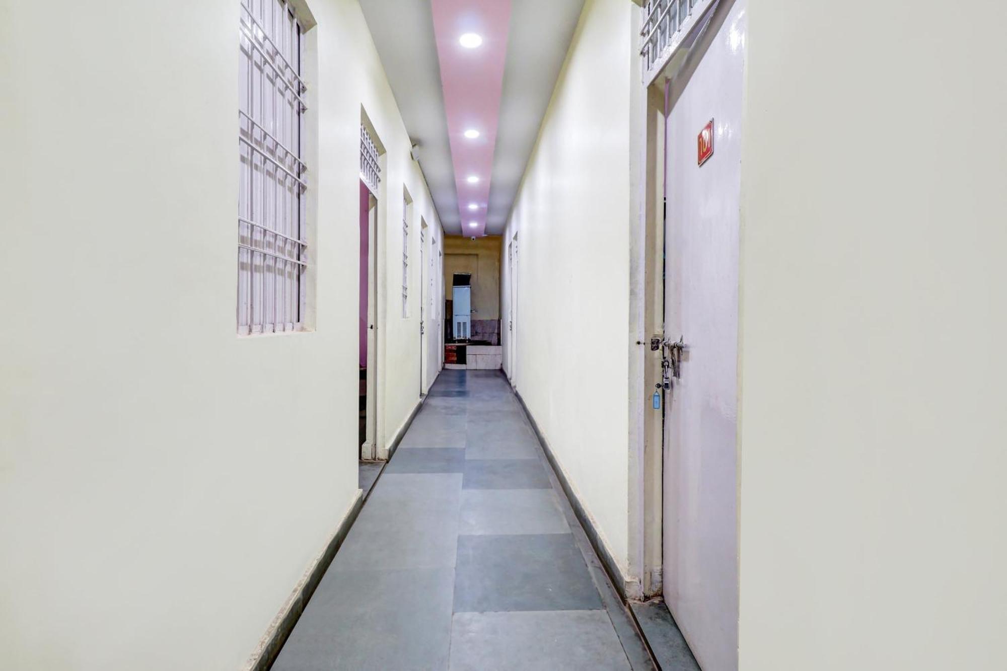 Spot On Siddhi Maa Hotel Gwalior Exterior foto